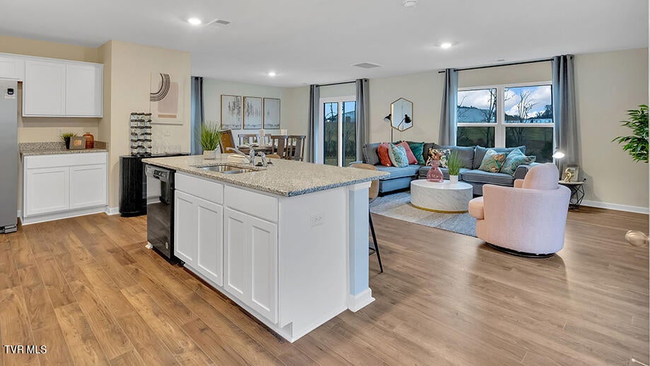 Photo #4: 223 Artist Avenue 