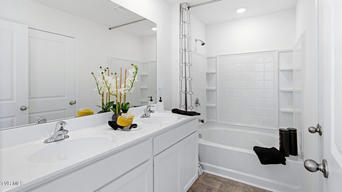 Photo #20: 217 Artist Avenue 