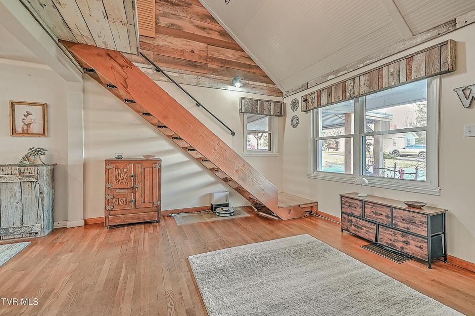 Photo #3: 212 Magnolia Drive