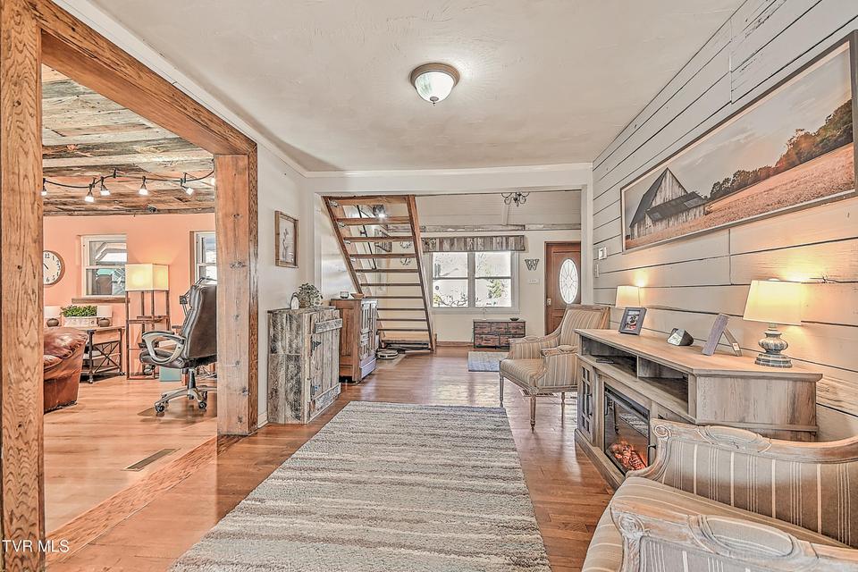 Photo #7: 212 Magnolia Drive