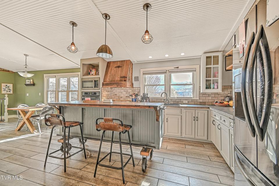 Photo #8: 212 Magnolia Drive