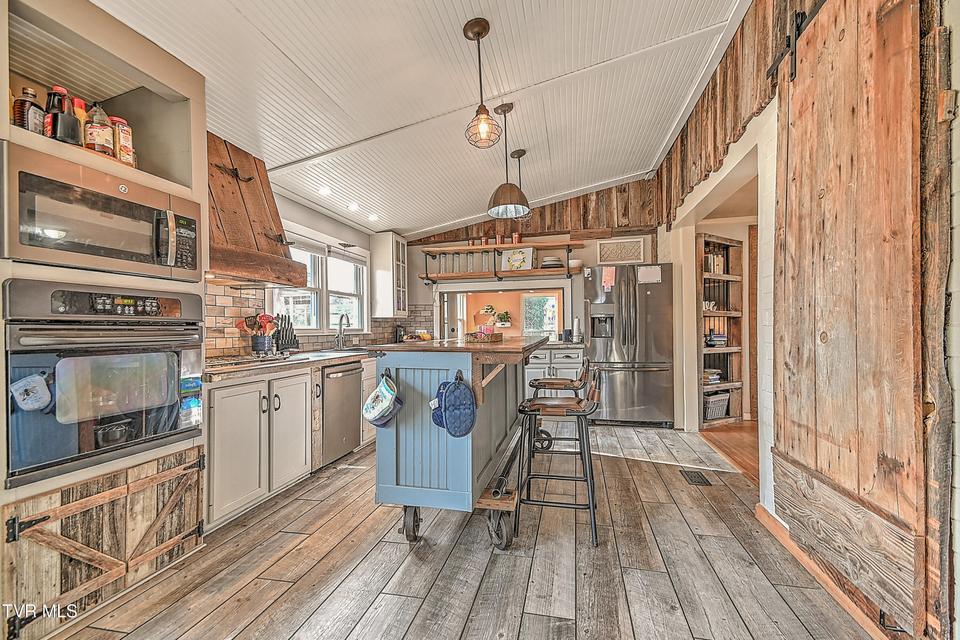 Photo #9: 212 Magnolia Drive