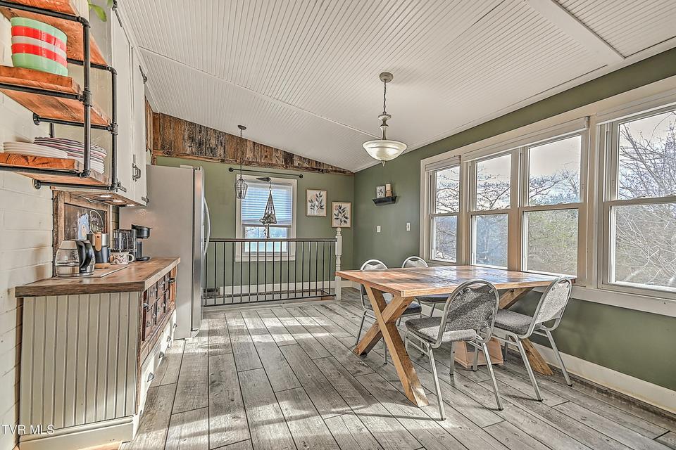 Photo #11: 212 Magnolia Drive