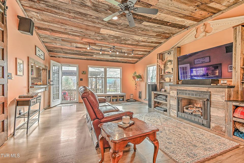 Photo #14: 212 Magnolia Drive