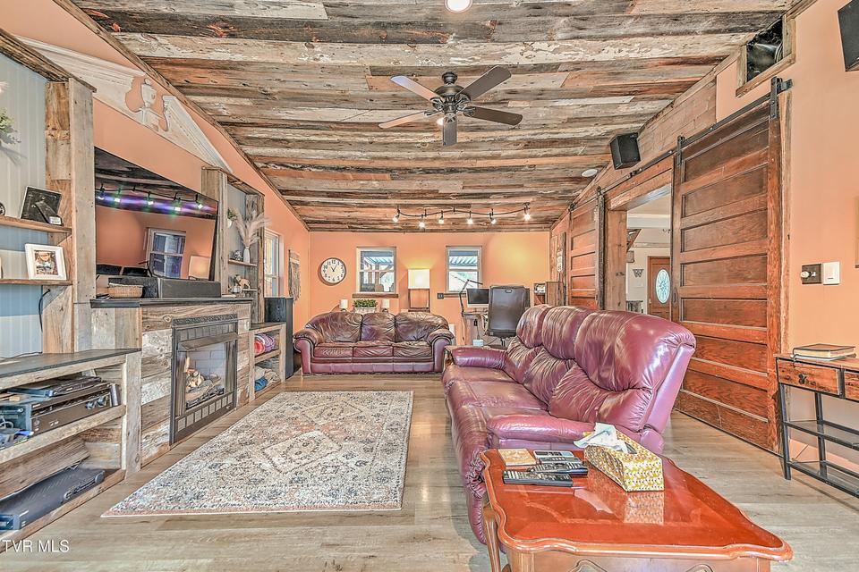 Photo #17: 212 Magnolia Drive