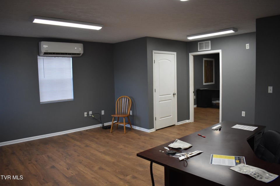 Photo #11: 475 Morelock Street