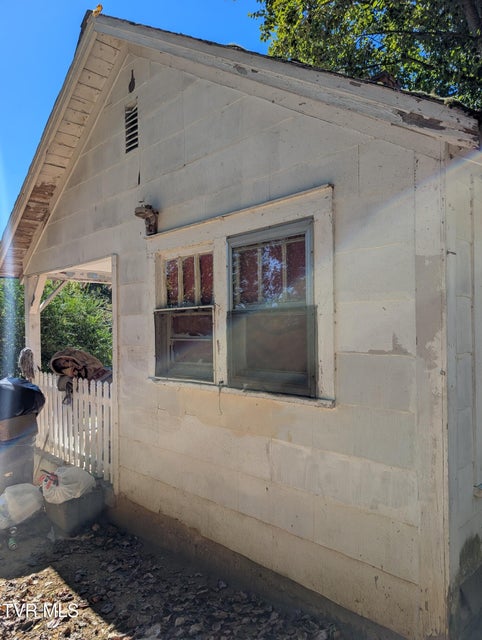 Photo #5: 918 Independence Drive