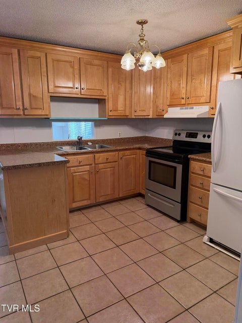 Photo #32: 142 Cressview Rd Road