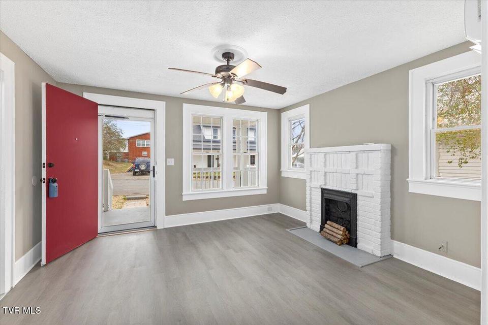 Photo #7: 205 Perry Street