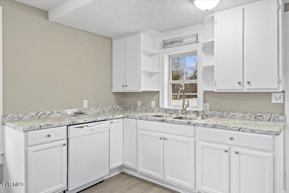 Photo #11: 205 Perry Street