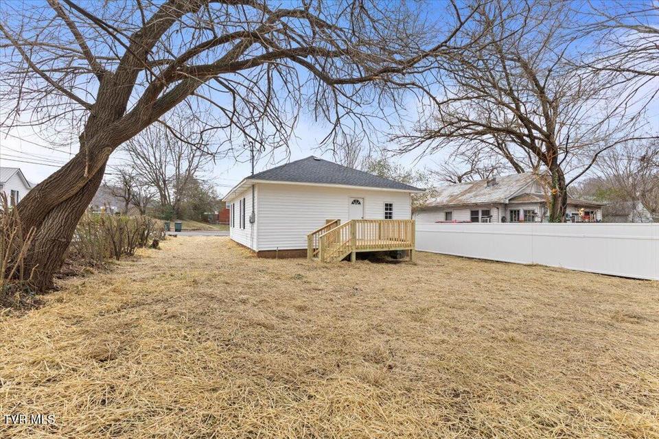 Photo #4: 205 Perry Street