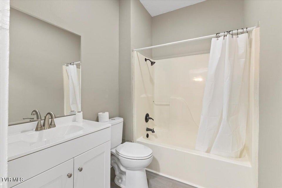 Photo #17: 205 Perry Street