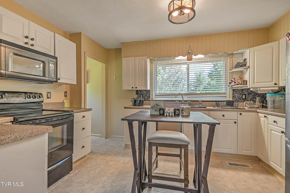 Photo #10: 16153 Baytree Road