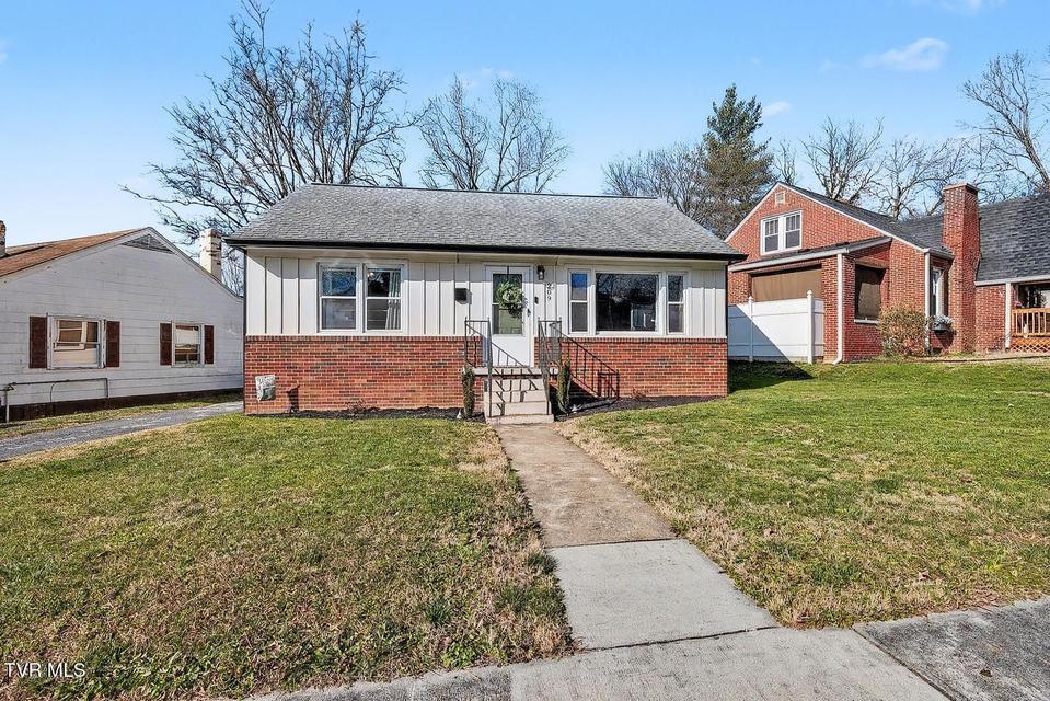 Photo #2: 209 Tennessee Street