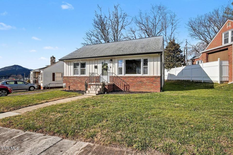 Photo #4: 209 Tennessee Street