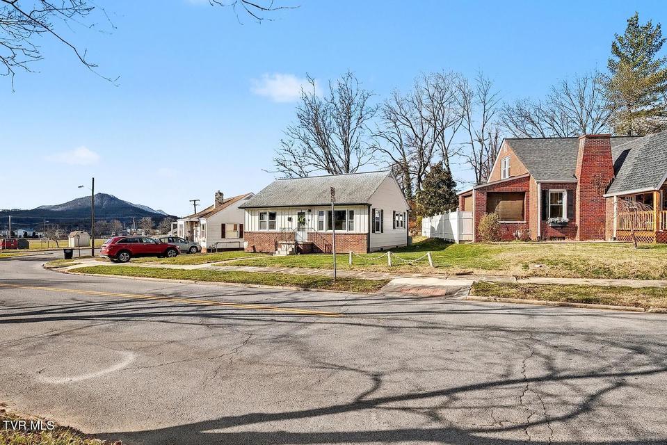 Photo #5: 209 Tennessee Street