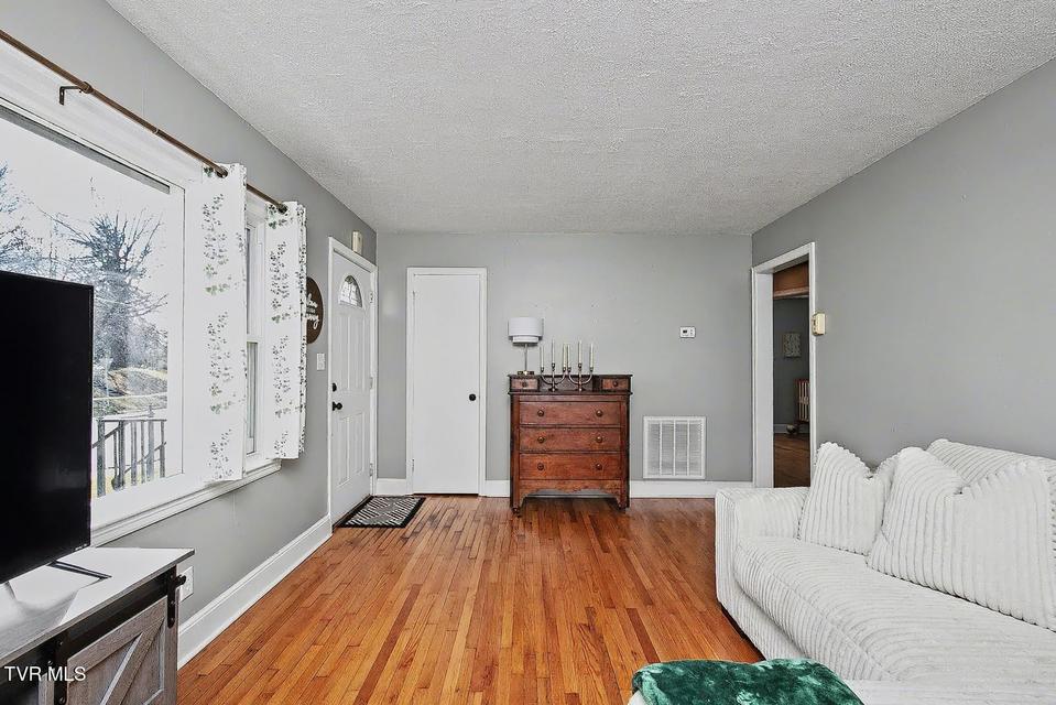 Photo #8: 209 Tennessee Street