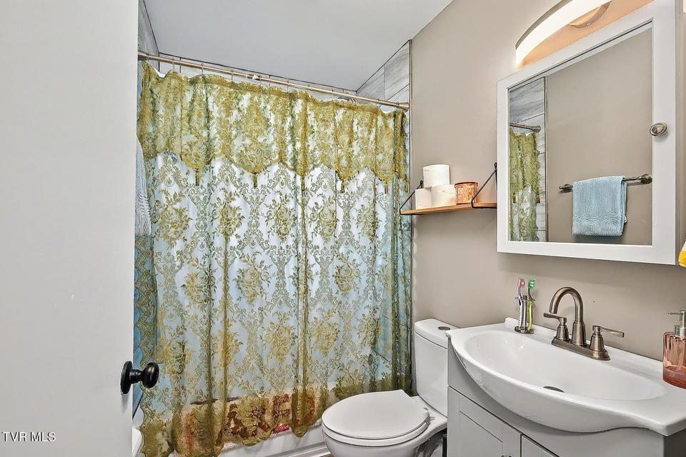 Photo #20: 209 Tennessee Street