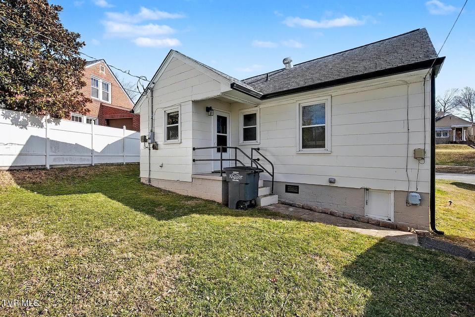 Photo #23: 209 Tennessee Street