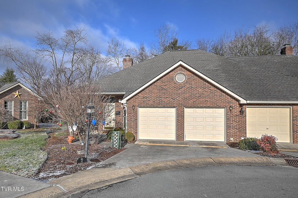 Photo #2: 42 Platinum Court