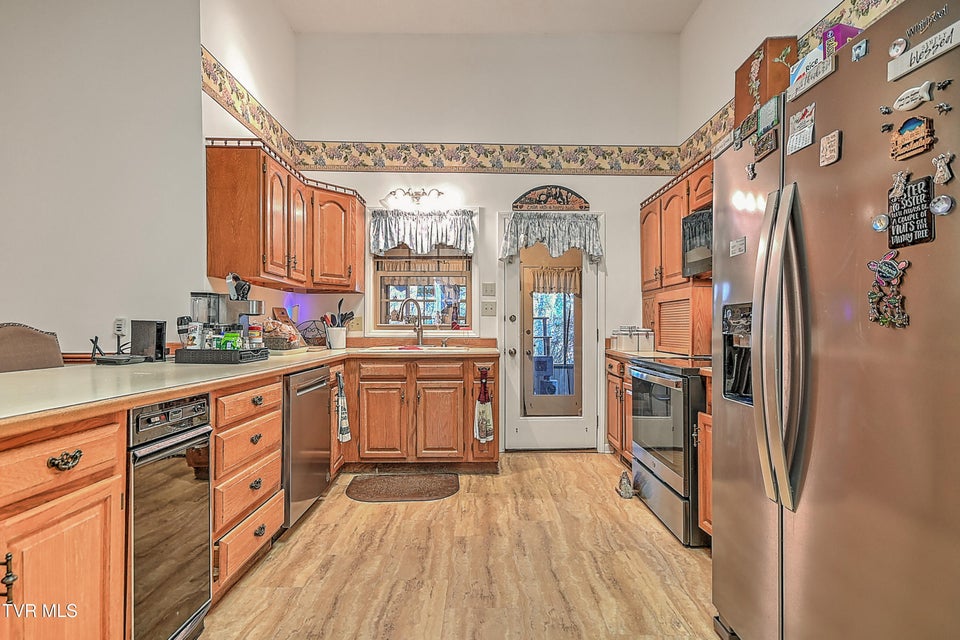 Photo #8: 42 Platinum Court