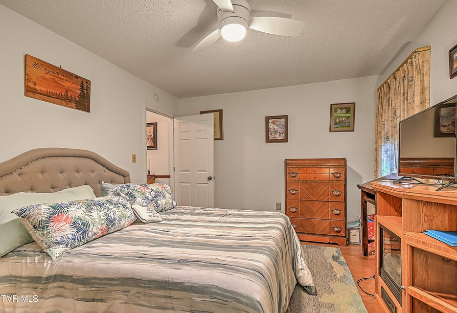 Photo #18: 42 Platinum Court