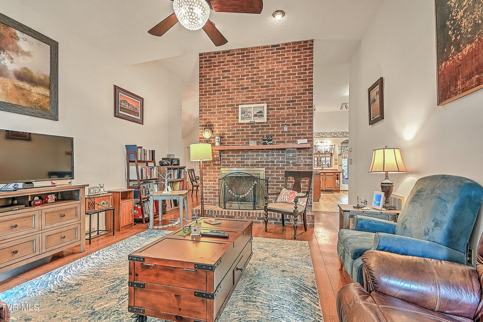 Photo #14: 42 Platinum Court