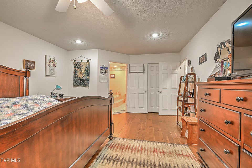 Photo #22: 42 Platinum Court