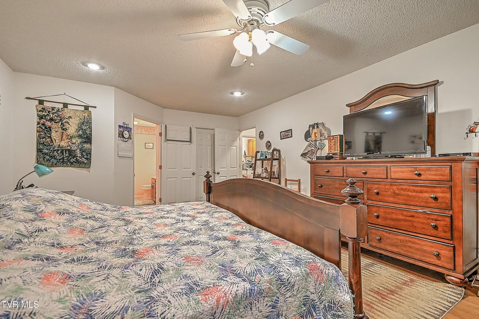 Photo #23: 42 Platinum Court