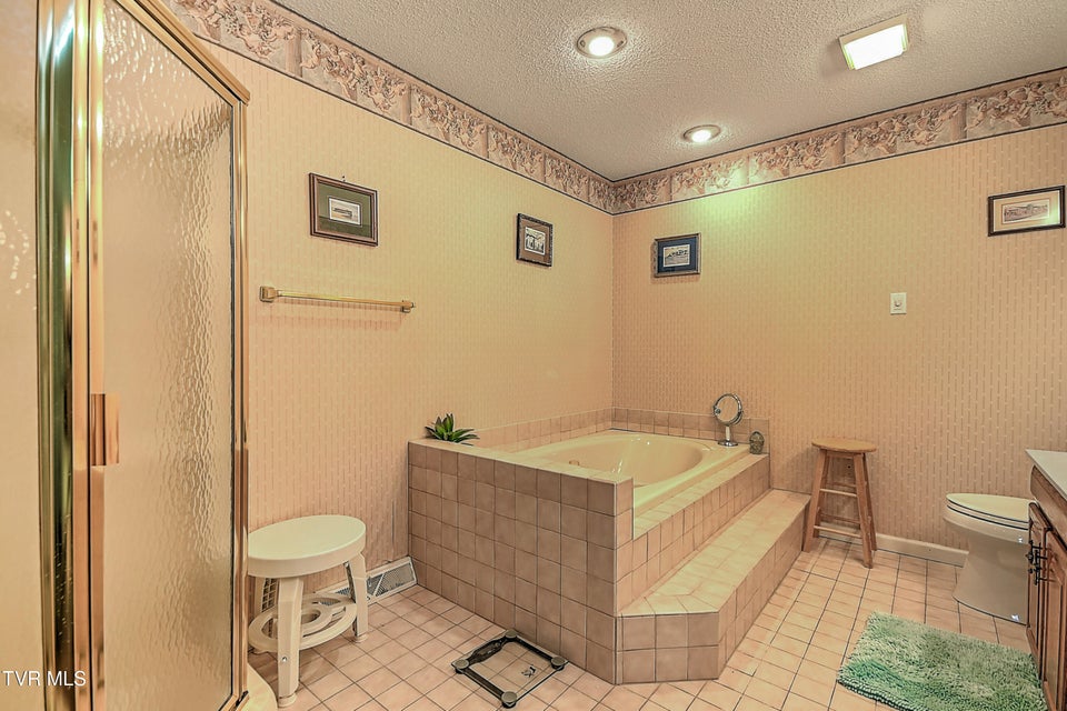 Photo #24: 42 Platinum Court