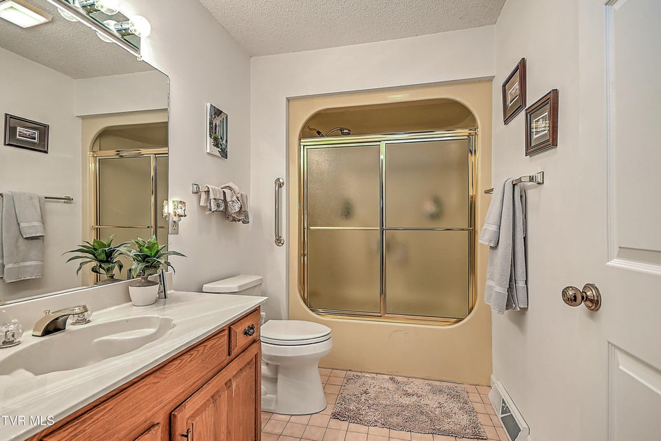 Photo #19: 42 Platinum Court