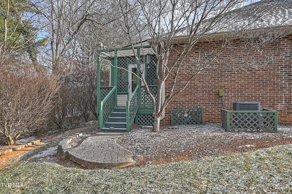 Photo #34: 42 Platinum Court