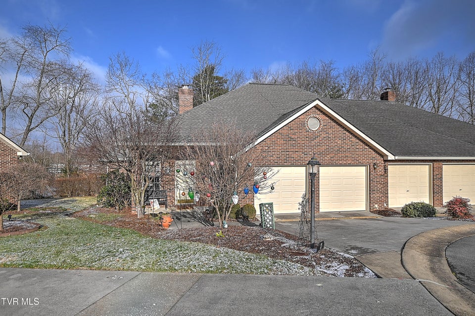 Photo #37: 42 Platinum Court