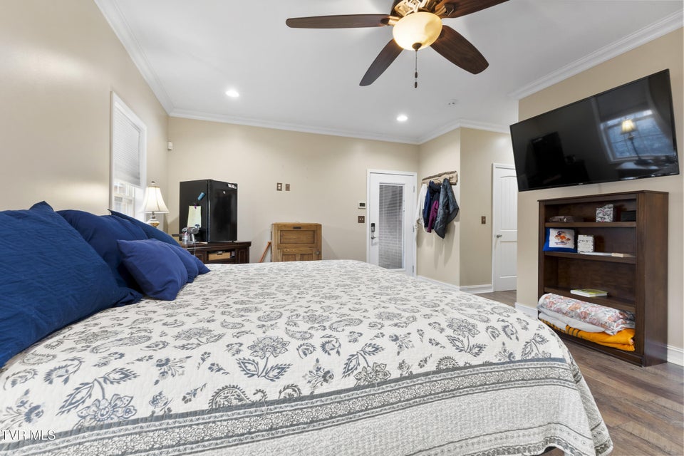 Photo #35: 3017 Hardy Road