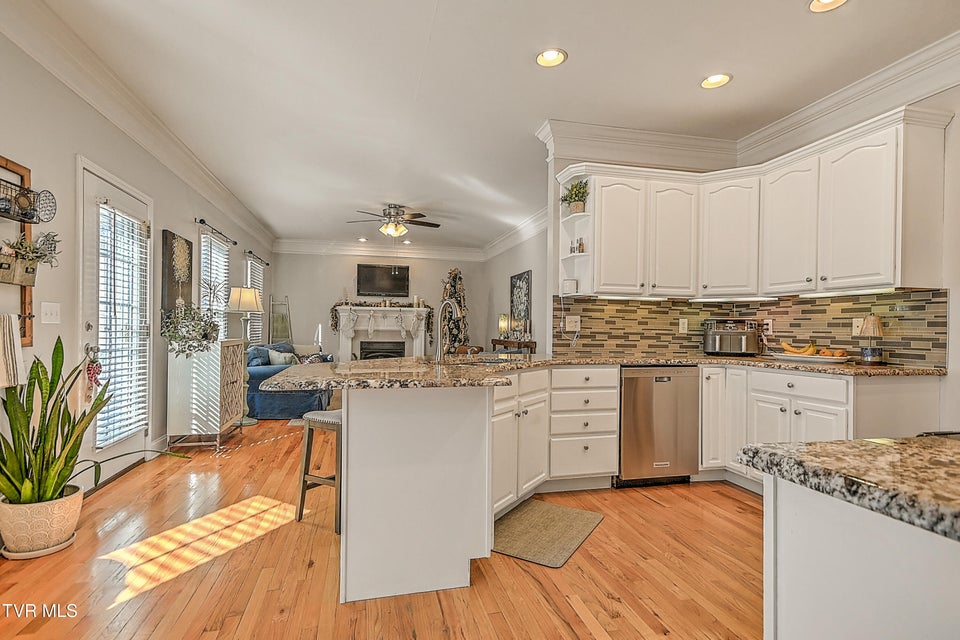 Photo #17: 616 Kings Ridge Drive