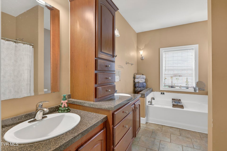 Photo #22: 17968 Overlook Dr 