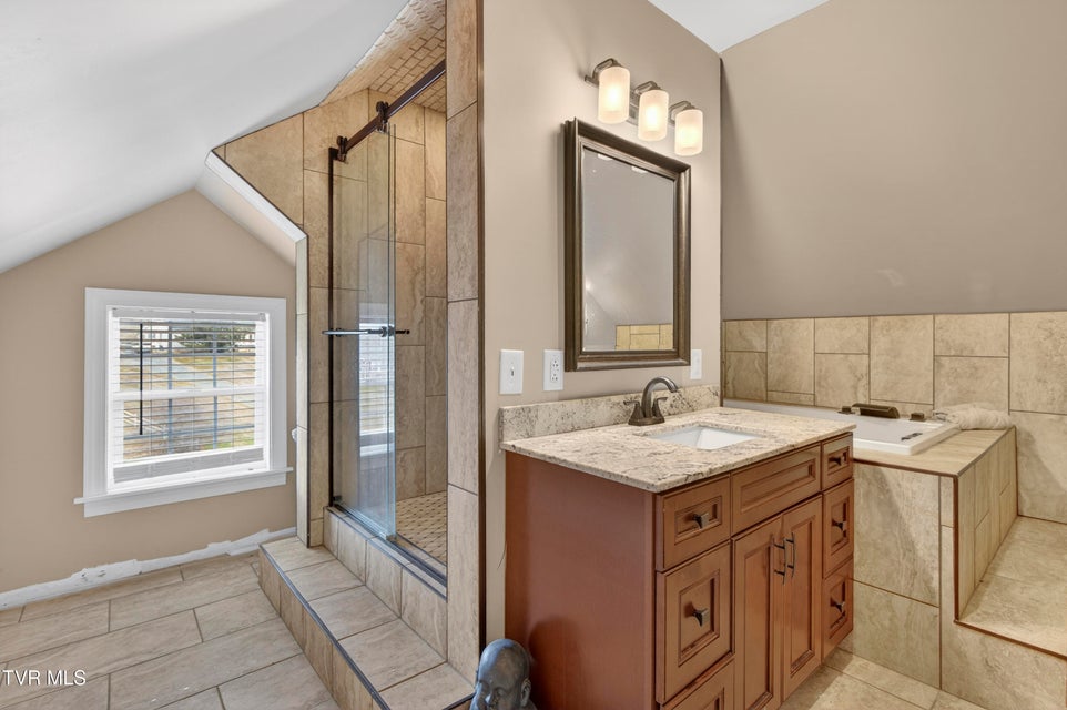 Photo #32: 17968 Overlook Dr 