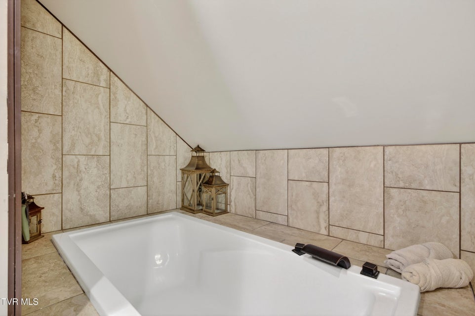 Photo #33: 17968 Overlook Dr 