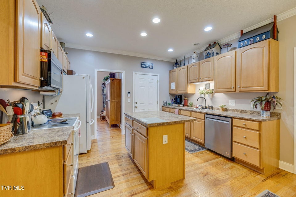 Photo #11: 220 Haley Walk