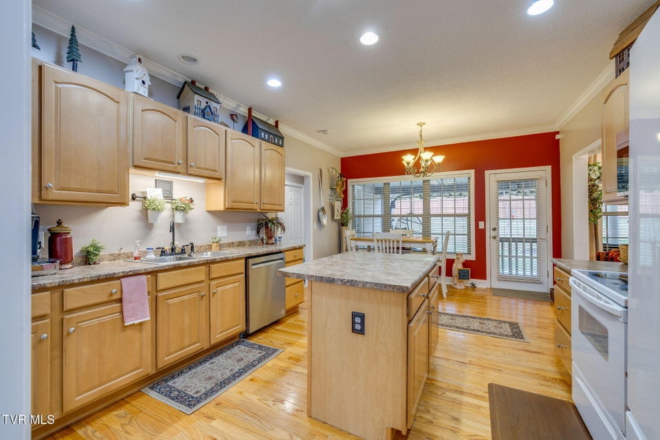 Photo #13: 220 Haley Walk