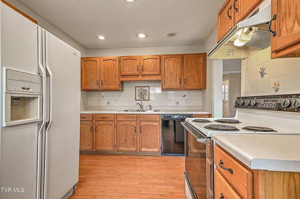 Photo #10: 15336 Woodstone Circle