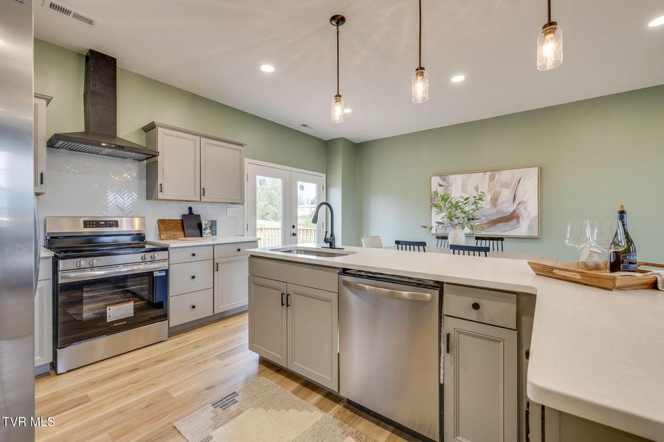 Photo #14: 166 Ebenezer Road