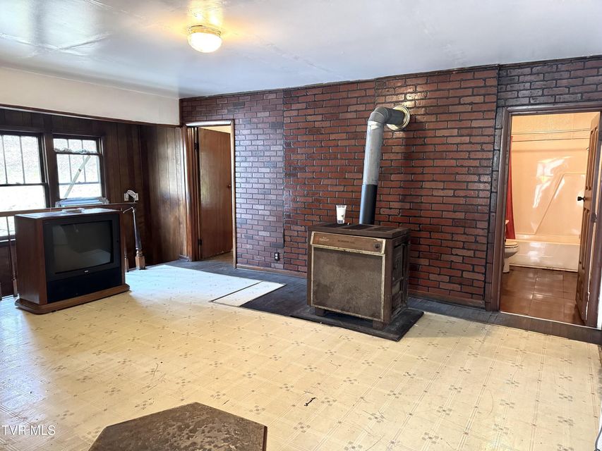 Photo #3: 30 Albemarle Street