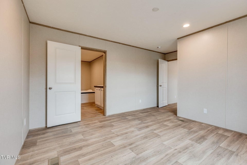 Photo #13: 935 Milburnton Road