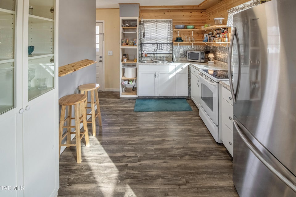 Photo #11: 427 Roan Street