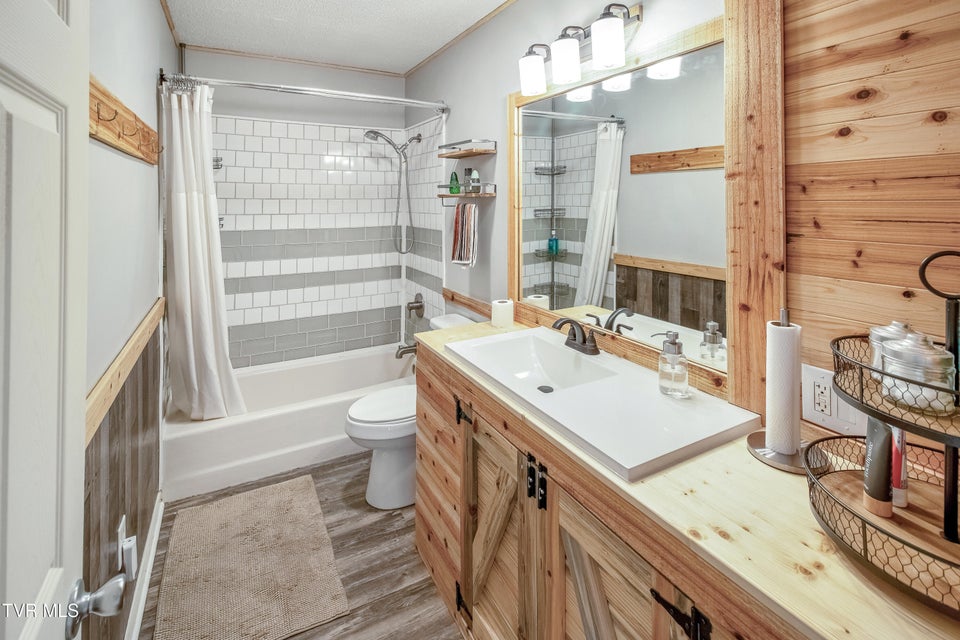 Photo #16: 427 Roan Street