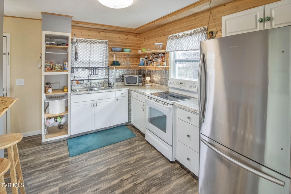 Photo #14: 427 Roan Street