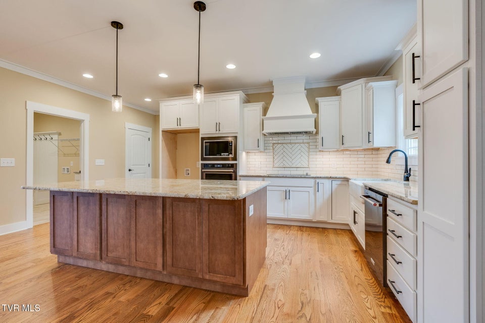 Photo #18: 920 Daybreak Crest