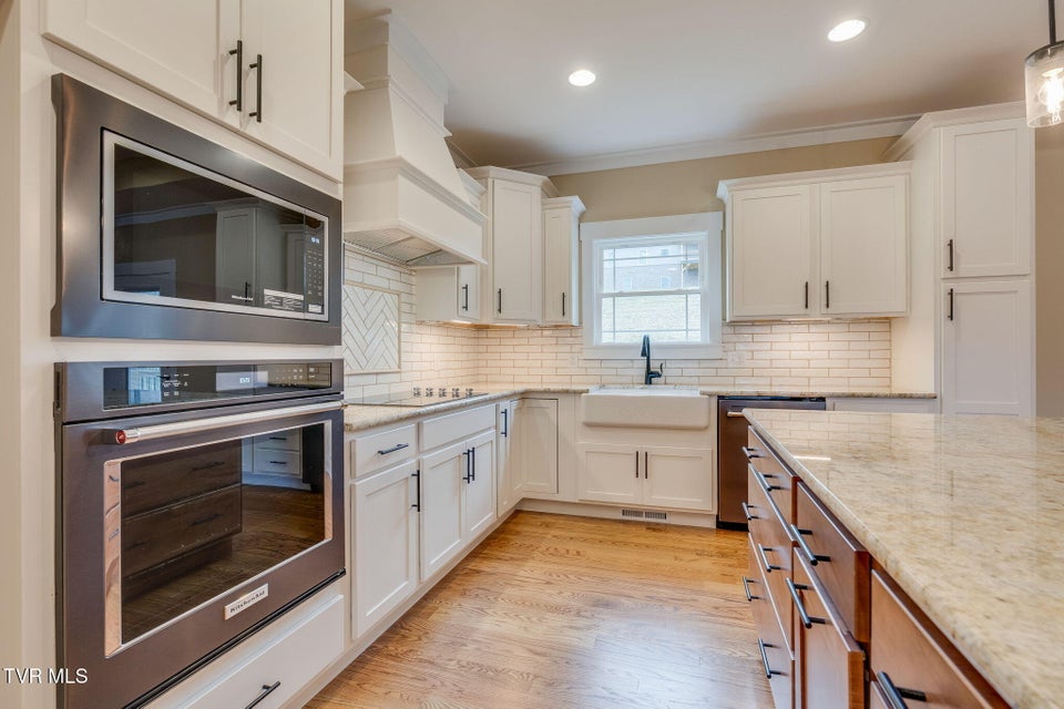 Photo #20: 920 Daybreak Crest