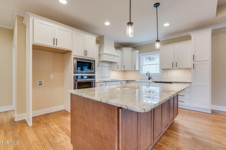 Photo #21: 920 Daybreak Crest